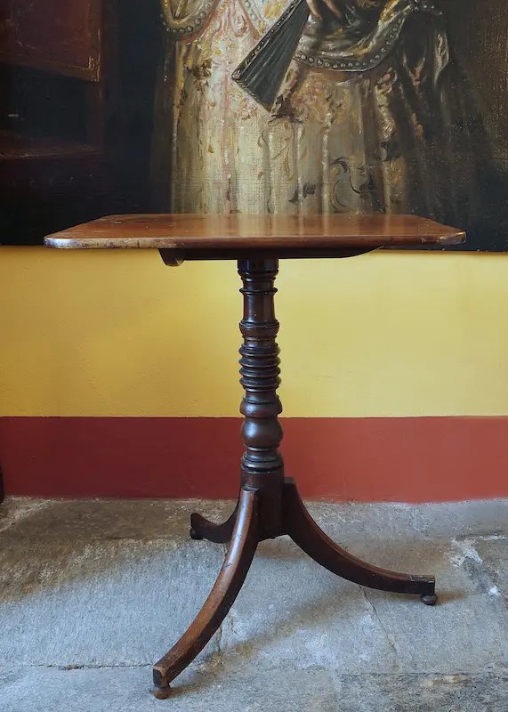 TAVOLINO IN MOGANO A RIBALTA