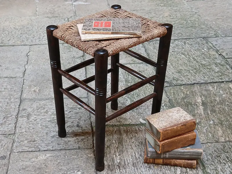 SGABELLO IN ROVERE E PAGLIA