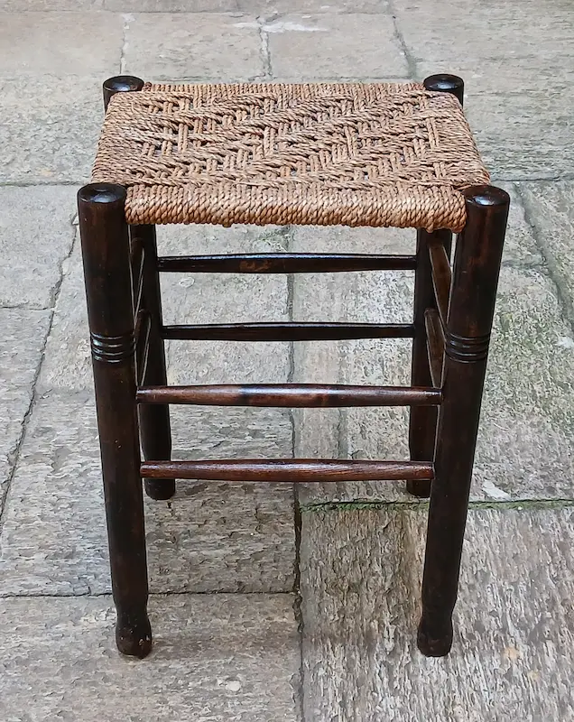 SGABELLO IN ROVERE E PAGLIA