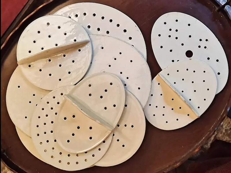 SET DI NOVE ANTICHI PIATTI DRAINER